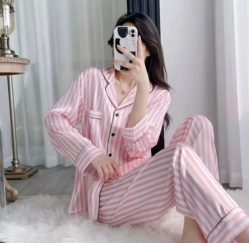 Pijama estilo Victoria S. Verano rosa pantalon
